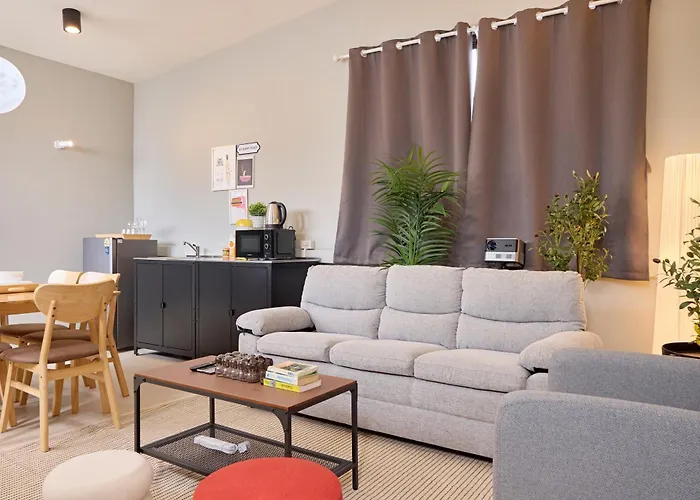 Cozy&modern 6-br Home, 14pax - Central, 5mins Bts Holiday home Bangkok